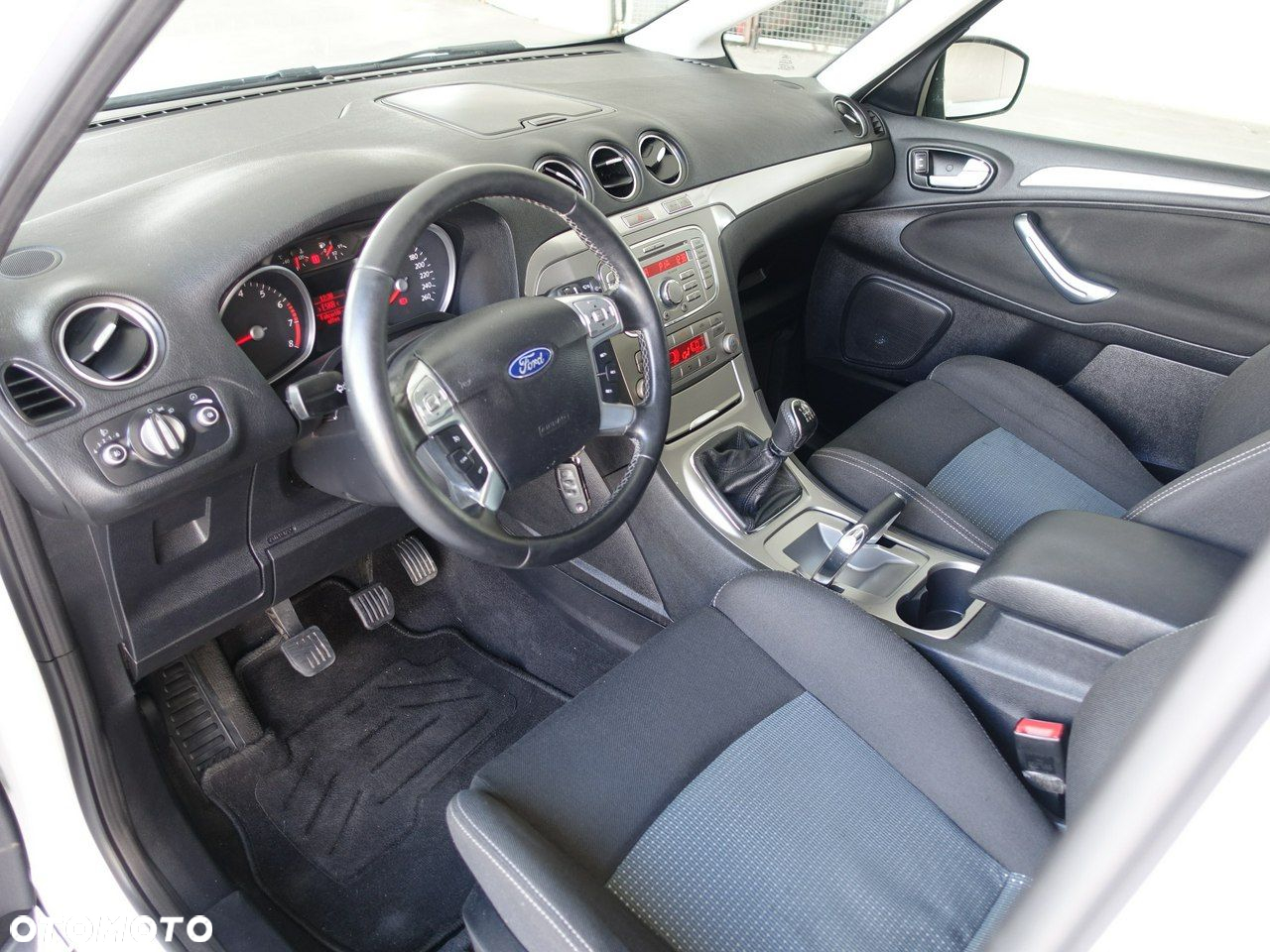 Ford S-Max - 11