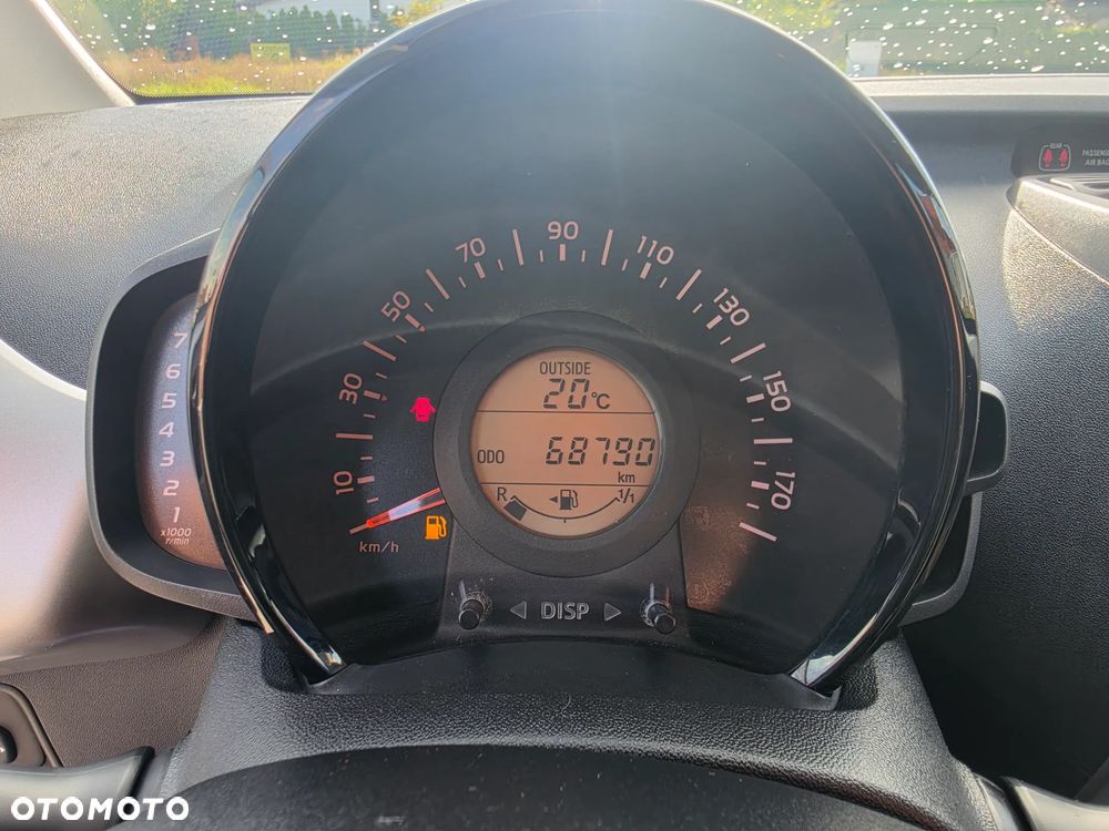 Toyota Aygo x-play touch - 32