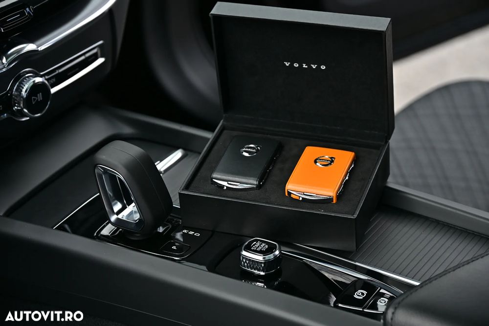 Volvo XC 60 B4 MHEV AT AWD Ultimate Dark - 26