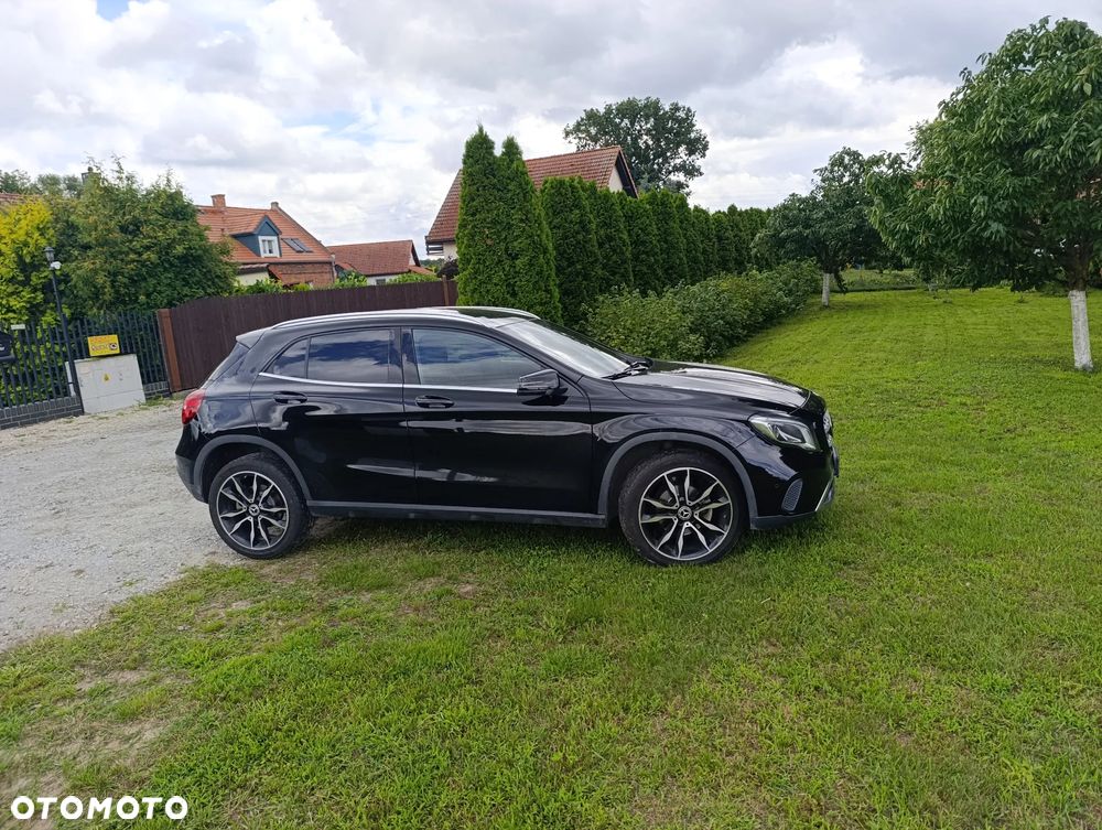 Mercedes-Benz GLA 200 7G-DCT - 12