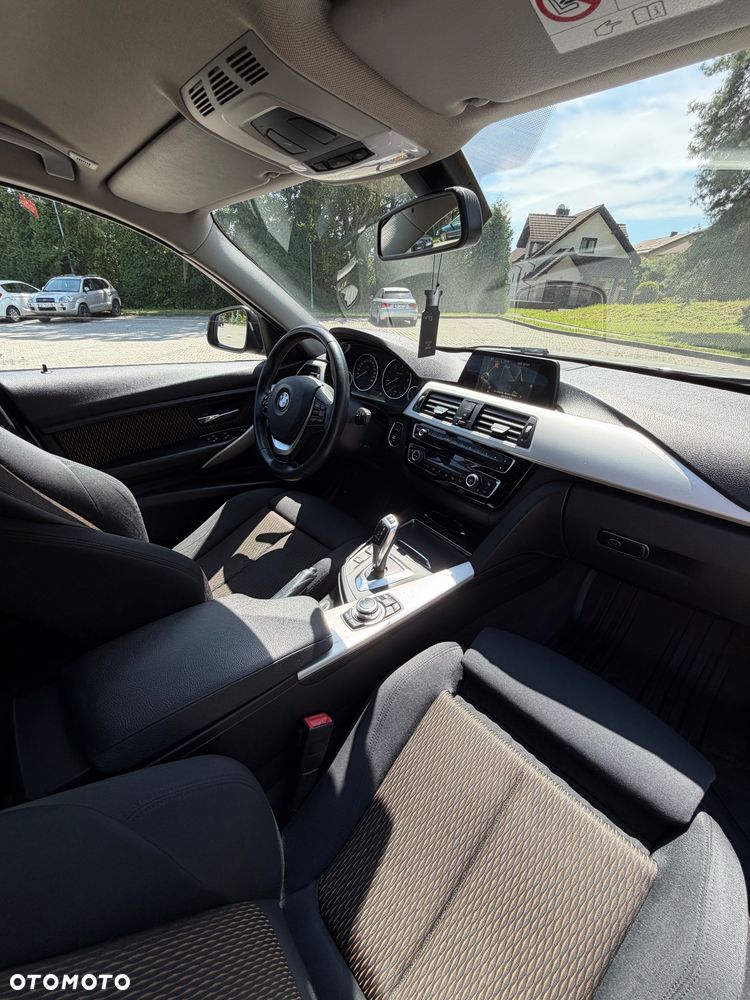 BMW Seria 3 318d Sport Line - 10