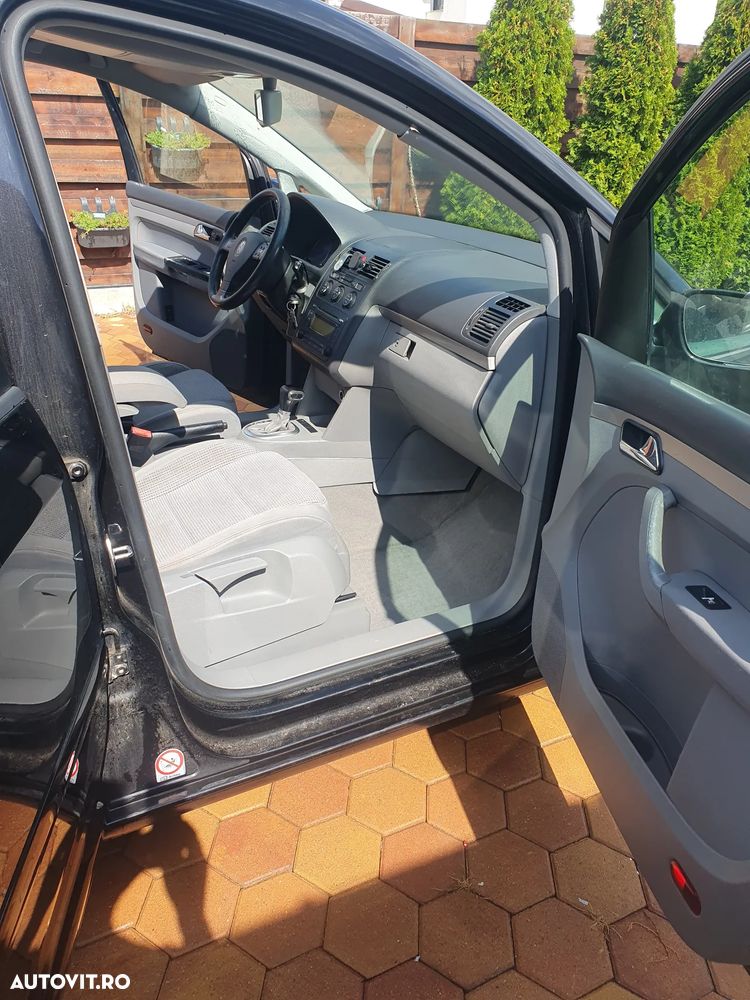 Volkswagen Touran - 4