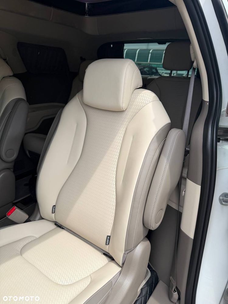 Kia Carnival - 19