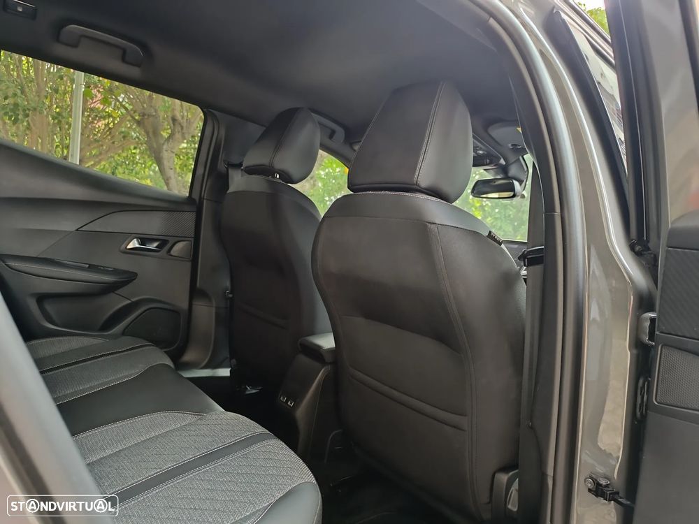 Peugeot 2008 1.2 PureTech Allure Pack - 32
