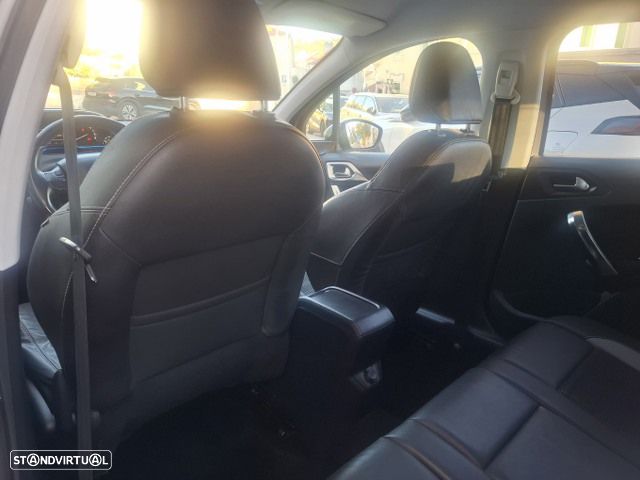 Peugeot 2008 1.6 e-HDi Allure - 36