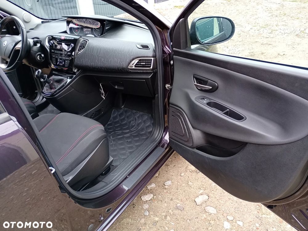Lancia Ypsilon - 6