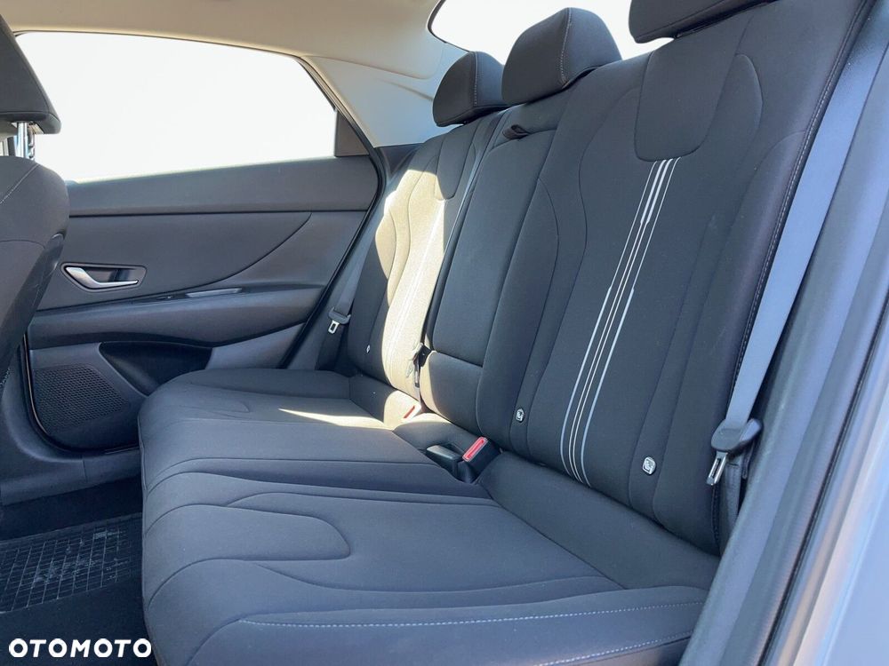 Hyundai Elantra 1.6 Smart CVT - 14