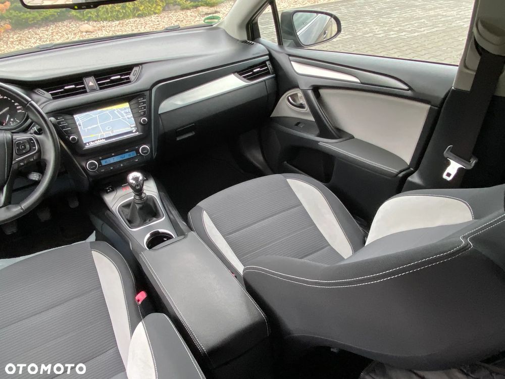 Toyota Avensis 2.0 D-4D Prestige - 36