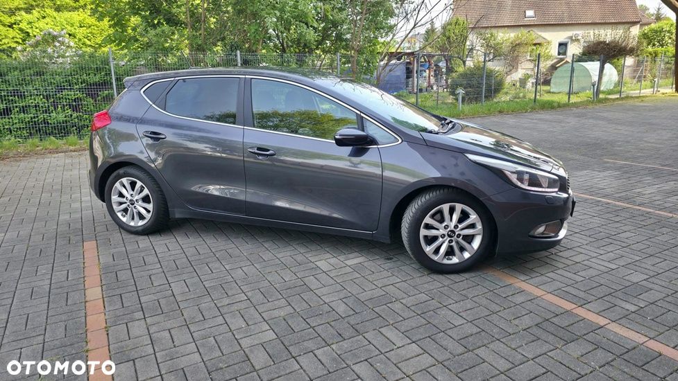 Kia Ceed 1.6 CRDi 136 ISG Spirit - 2
