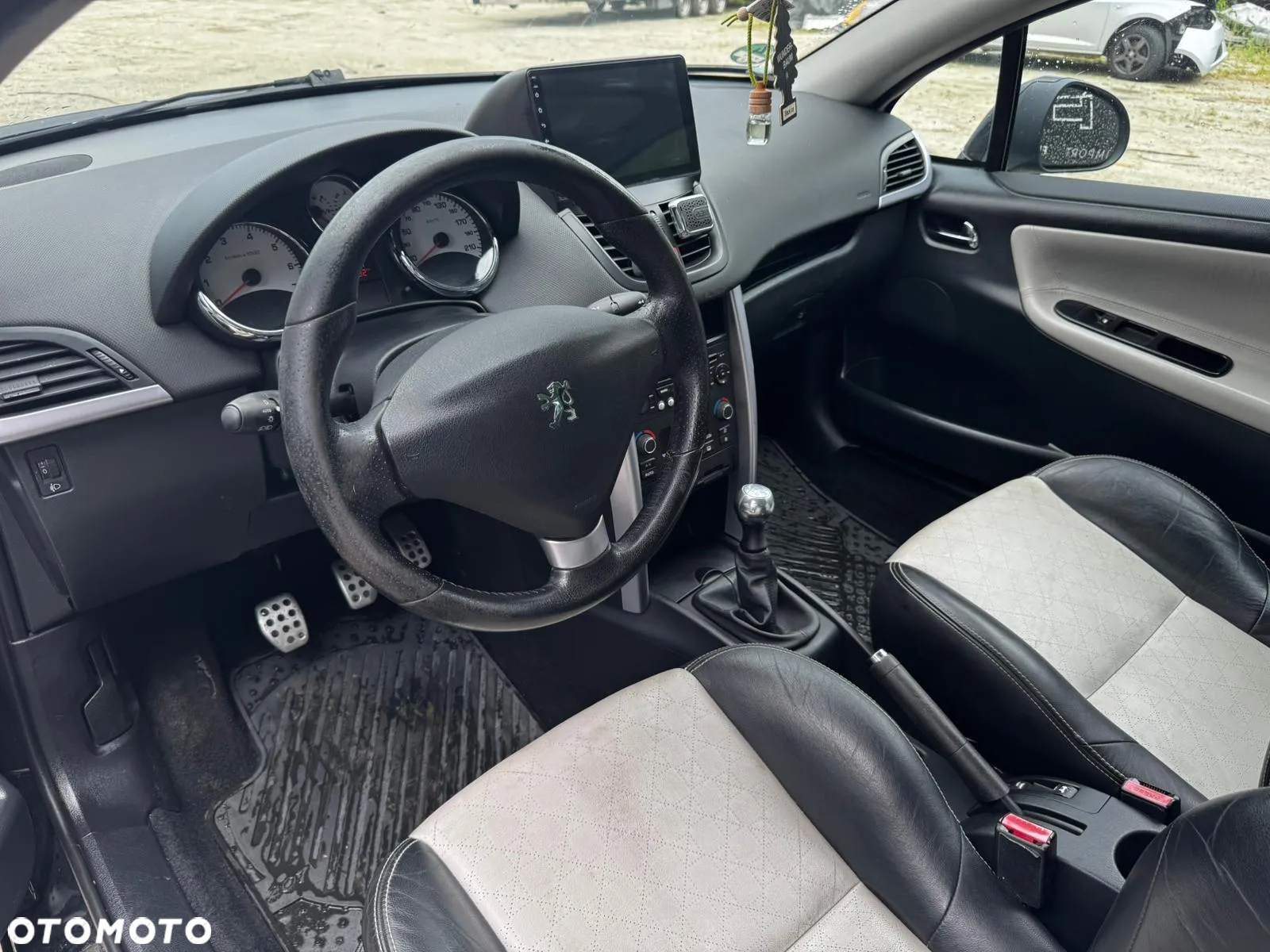 Peugeot 207 CC 1.6 Intense - 10