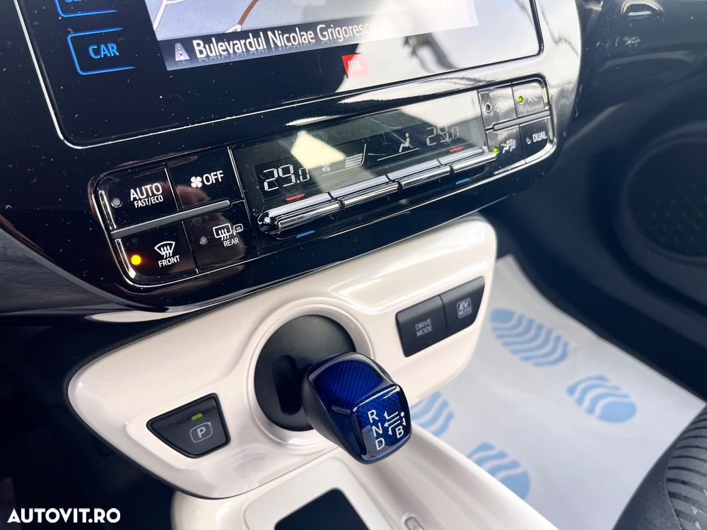 Toyota Prius (Hybrid) Sol - 24