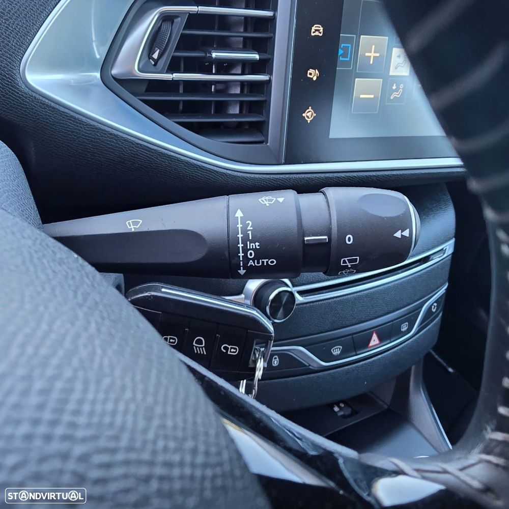 Peugeot 308 1.2 PureTech Style J17 - 20