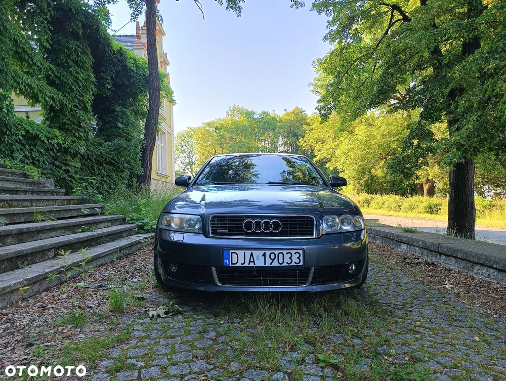 Audi A4 Limousine - 1