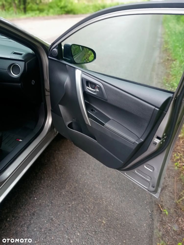 Toyota Auris - 25