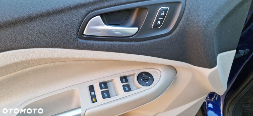 Ford Escape 2.0 EcoBoost AWD Titanium - 24