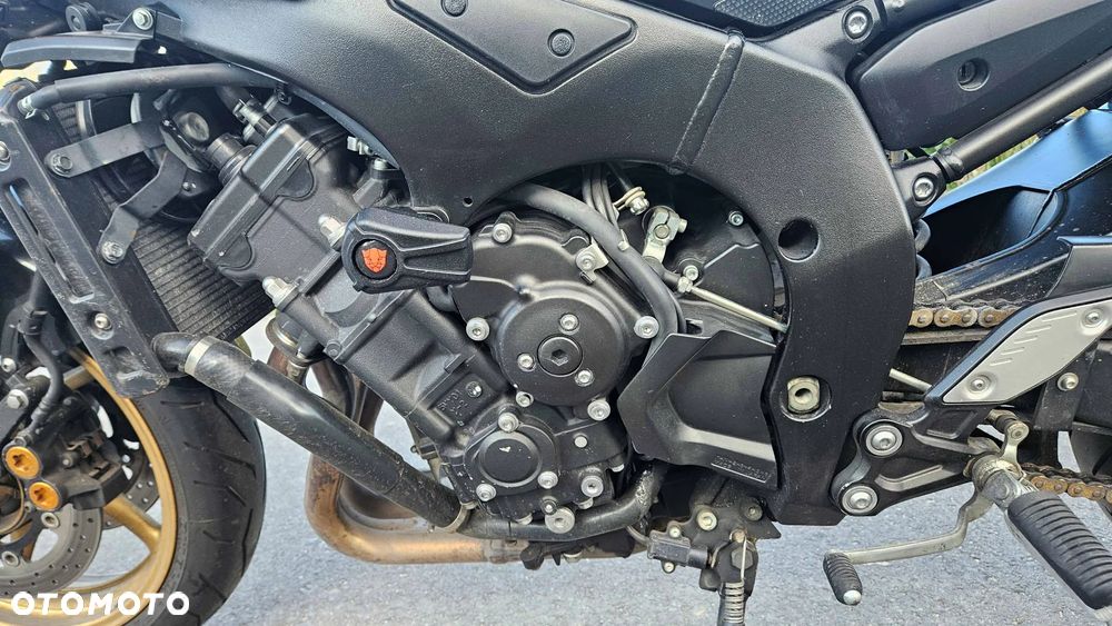 Yamaha FZ8 - 12