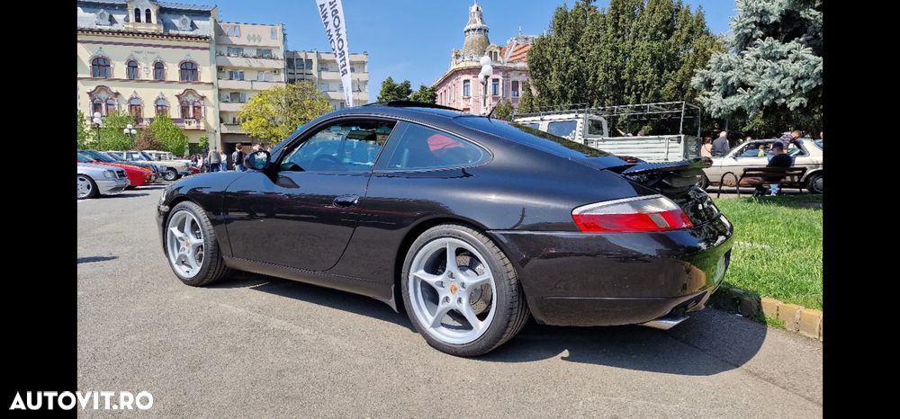 Porsche 911 Carrera - 12