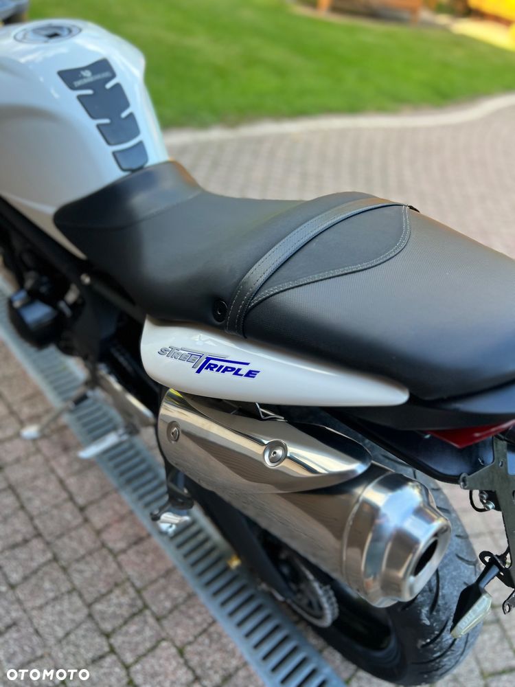 Triumph Street Triple - 18