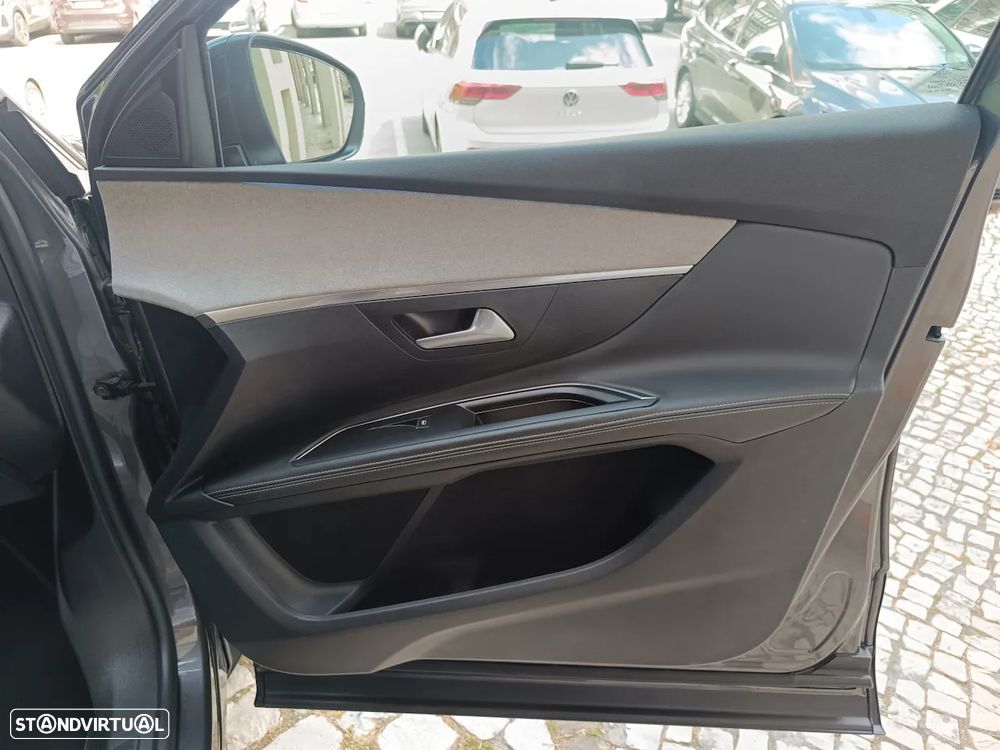 Peugeot 5008 1.2 PureTech GT EAT8 - 32