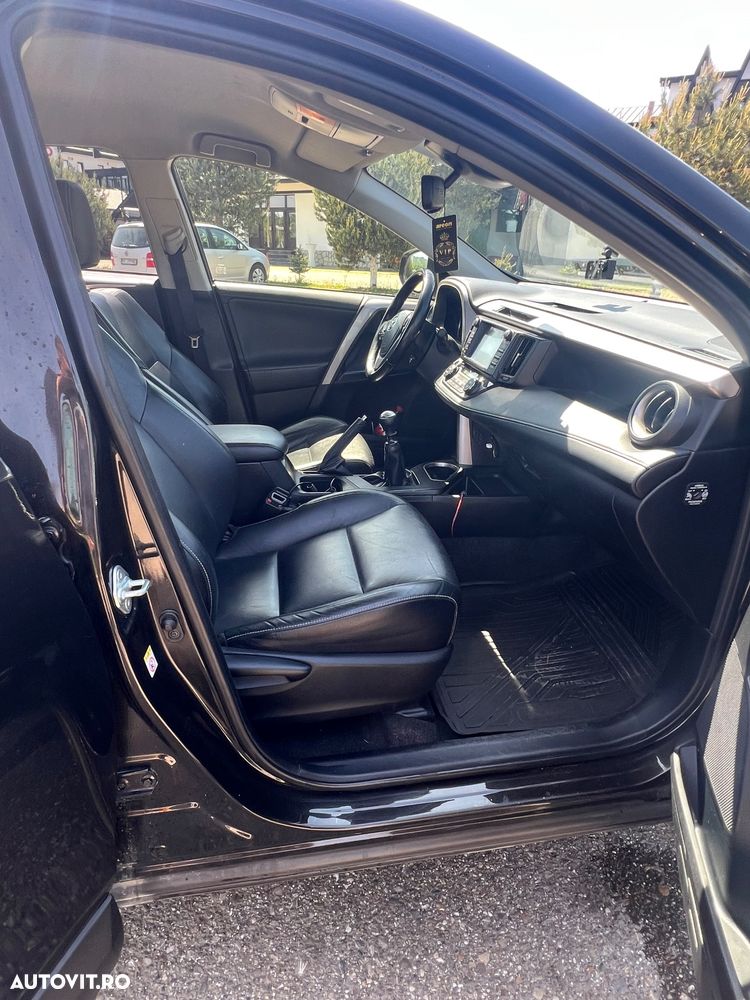 Toyota RAV4 - 8