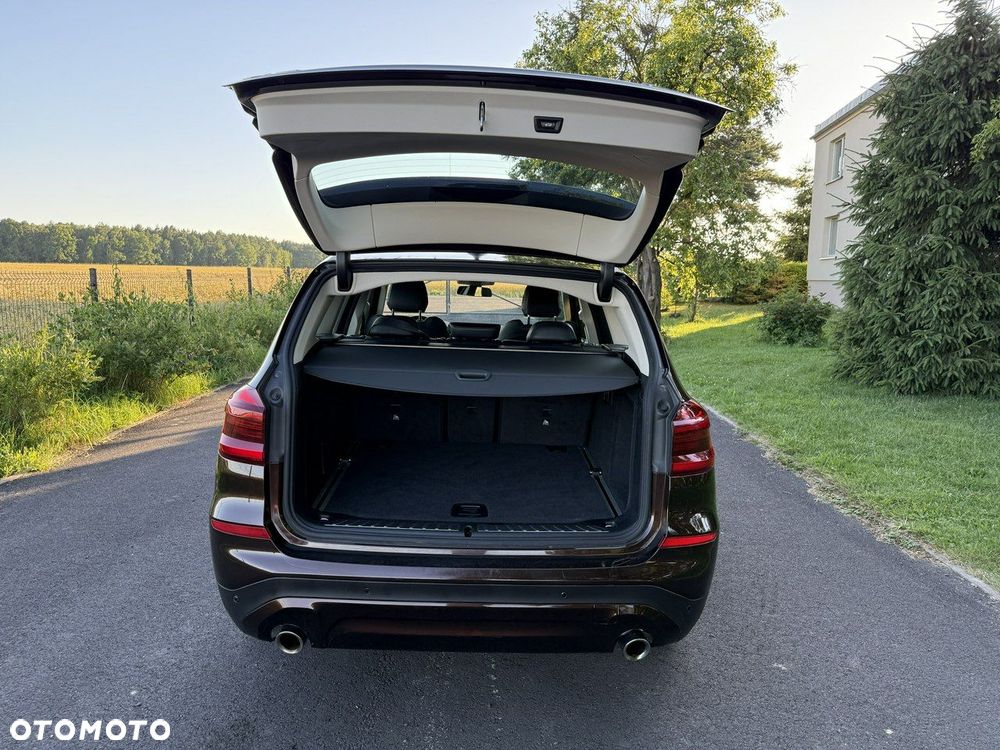 BMW X3 xDrive20i Advantage - 38