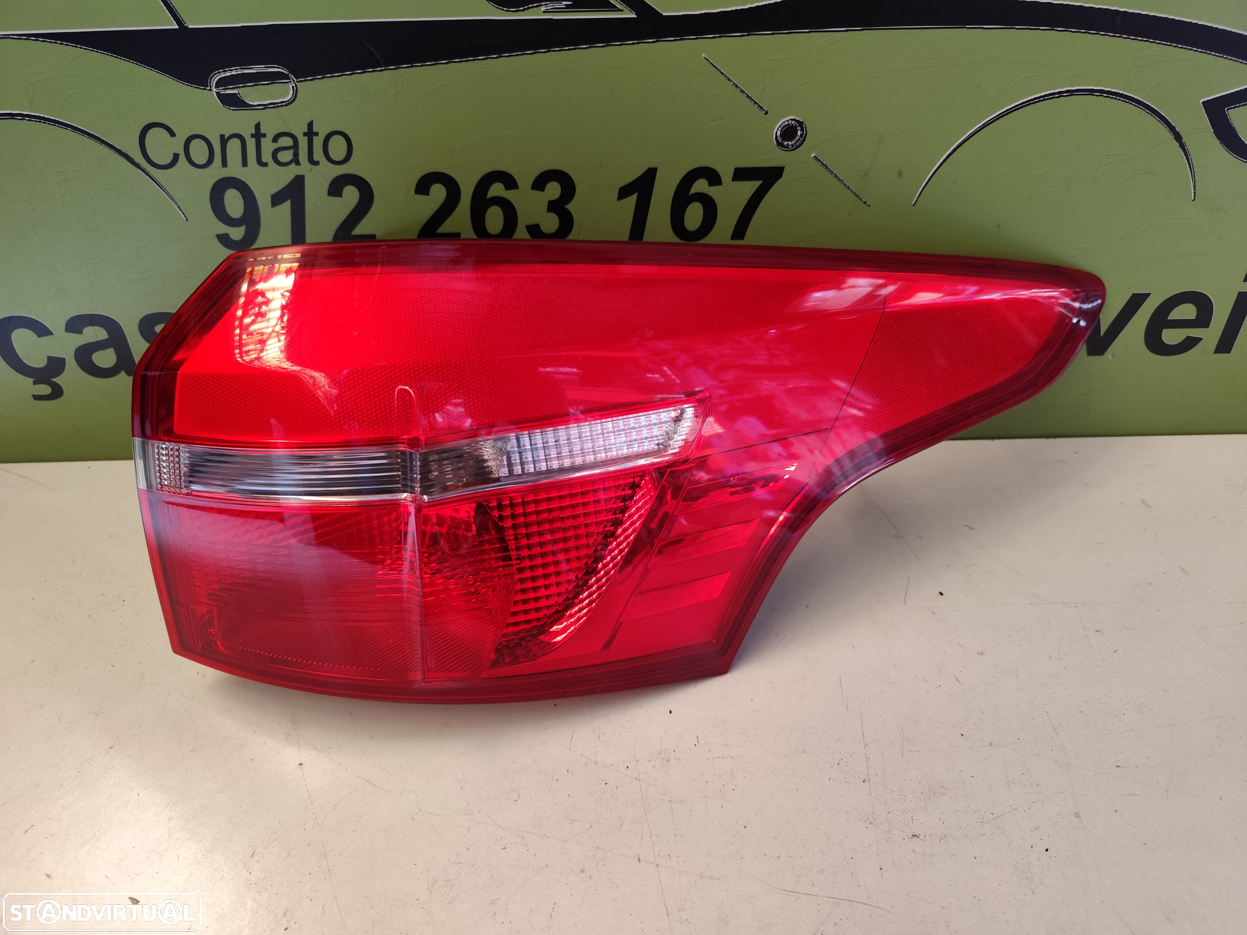 FORD FOCUS III CARRINHA FAROLIM DIREITO - FT452 - 2