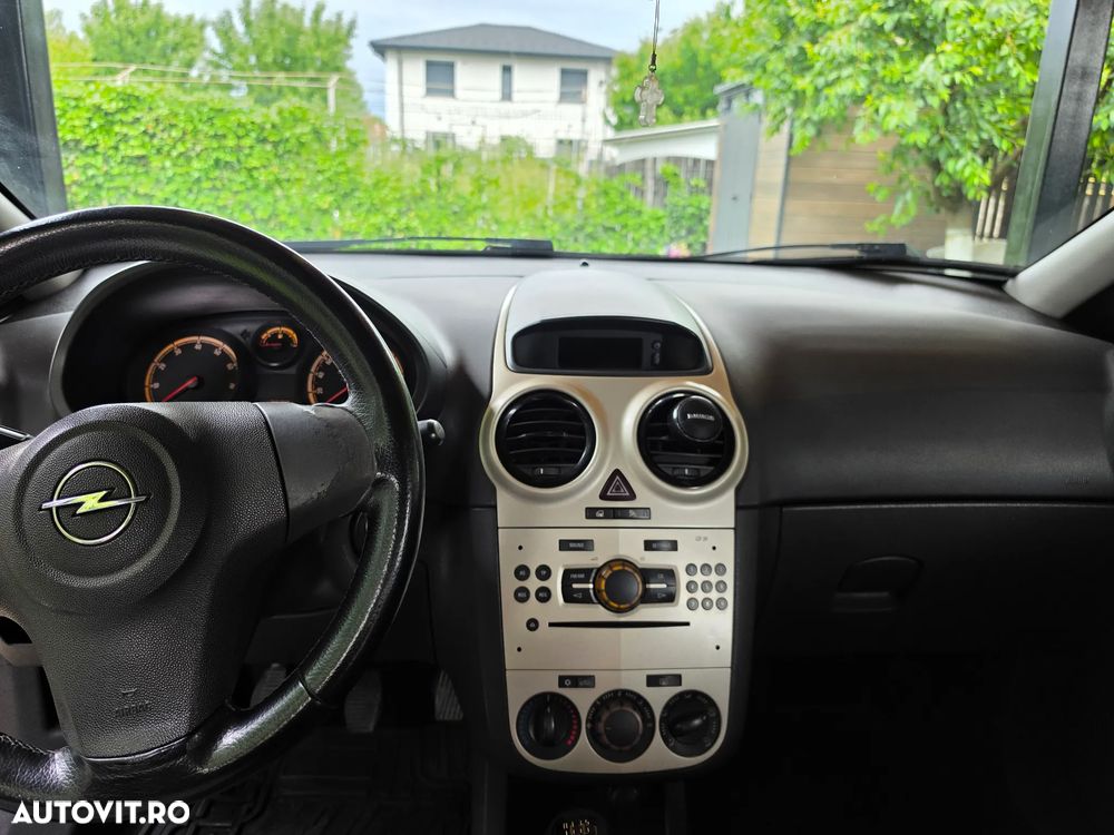 Opel Corsa 1.2i Cosmo - 4