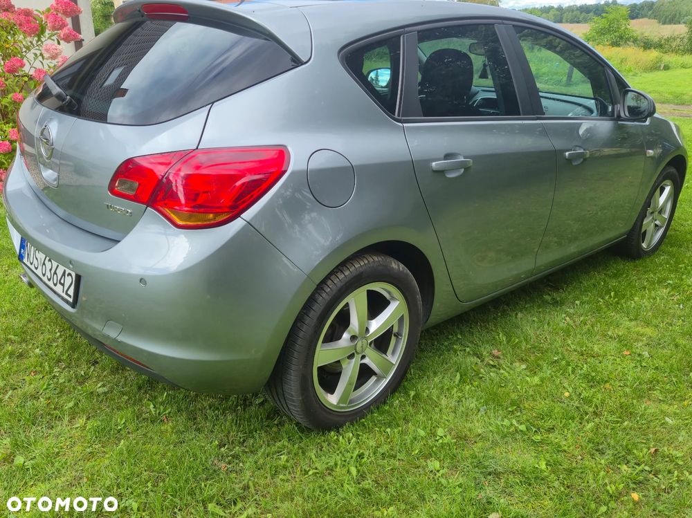 Opel Astra 1.4 T Cosmo - 4