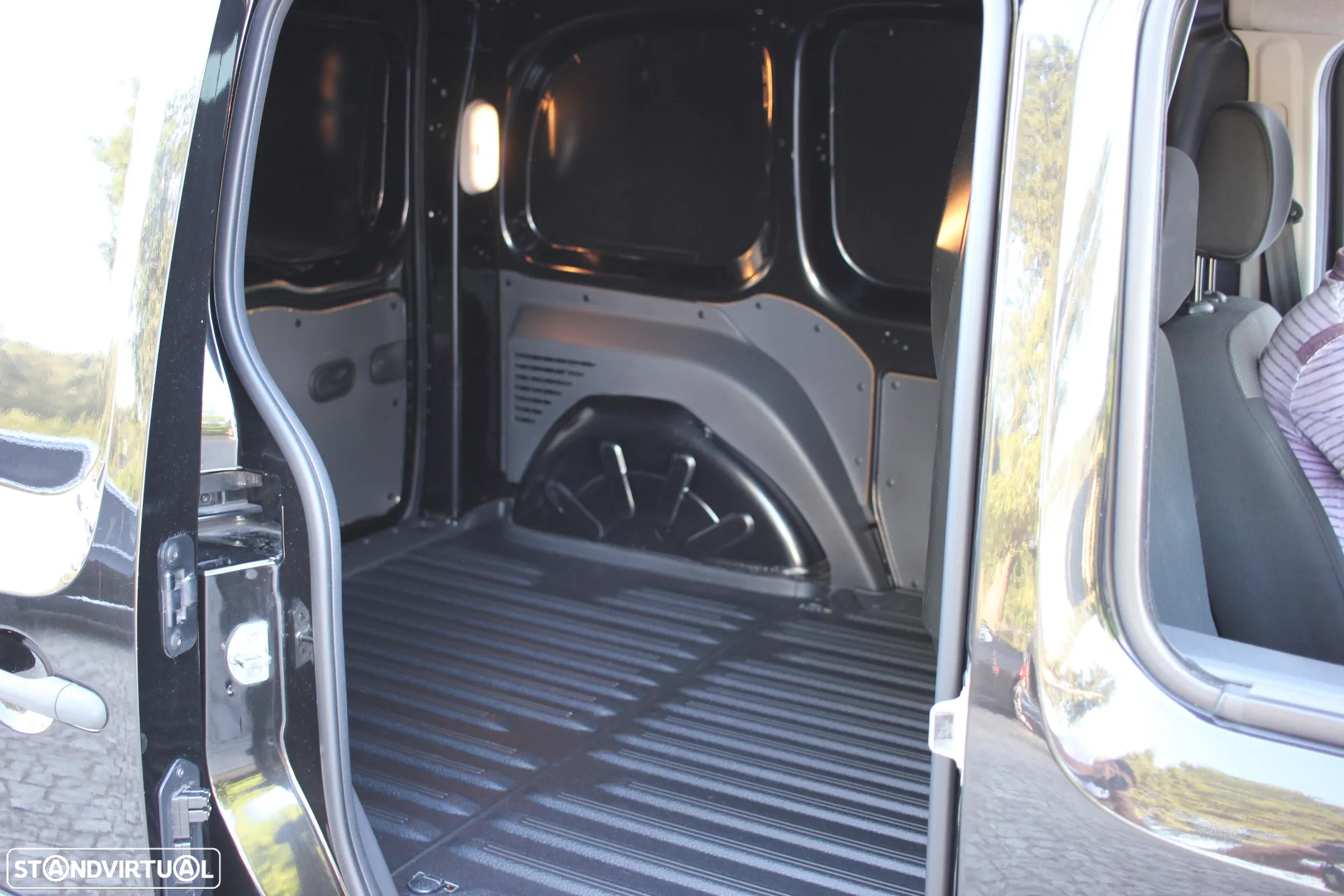 Renault KANGOO 1.5 DCI 3 LUGARES - 2