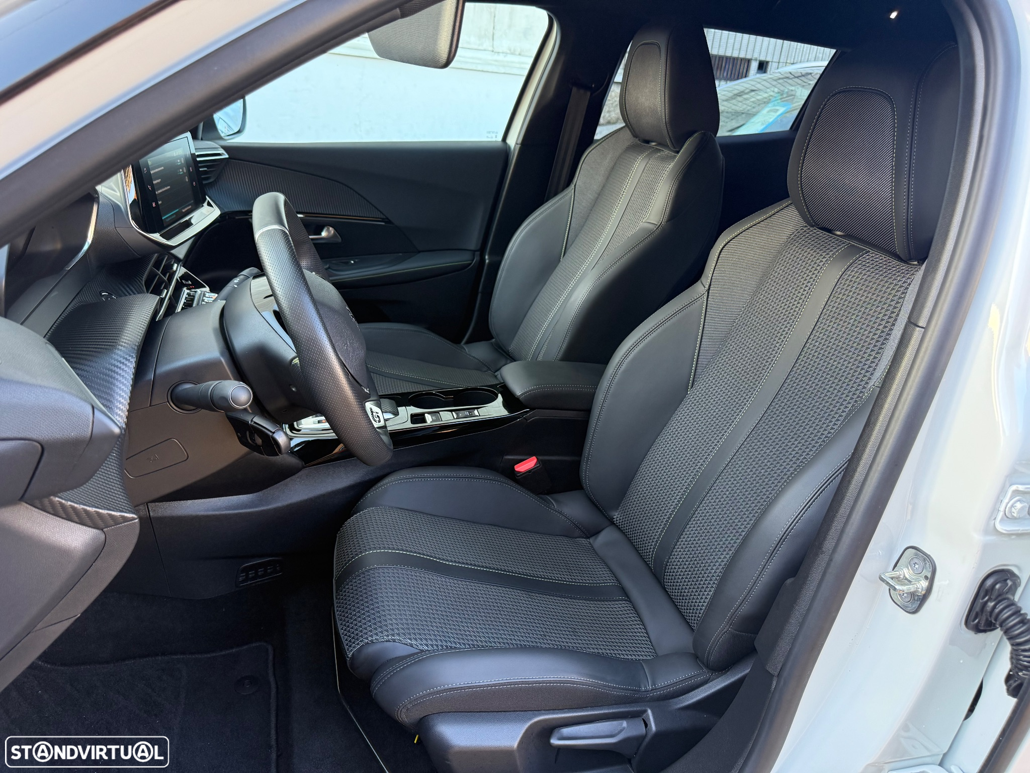 Peugeot e-2008 50 kWh Allure Pack - 38