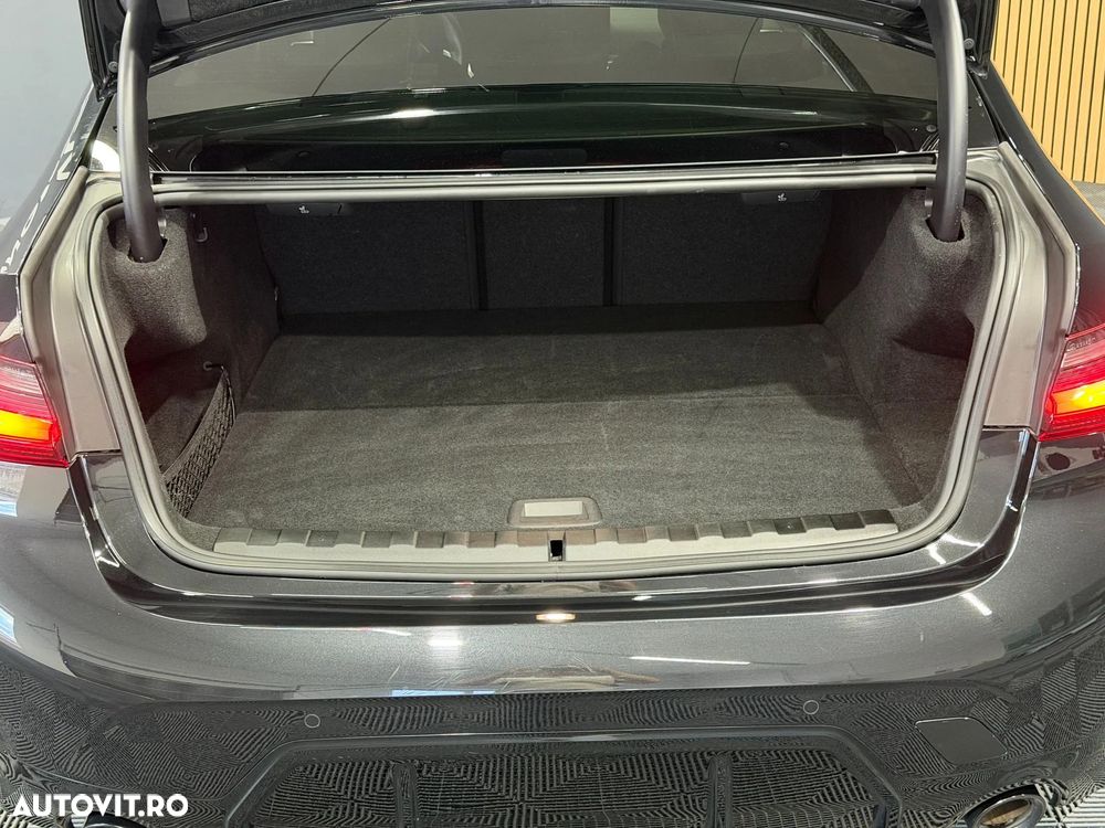 BMW Seria 3 330e xDrive Aut. - 37