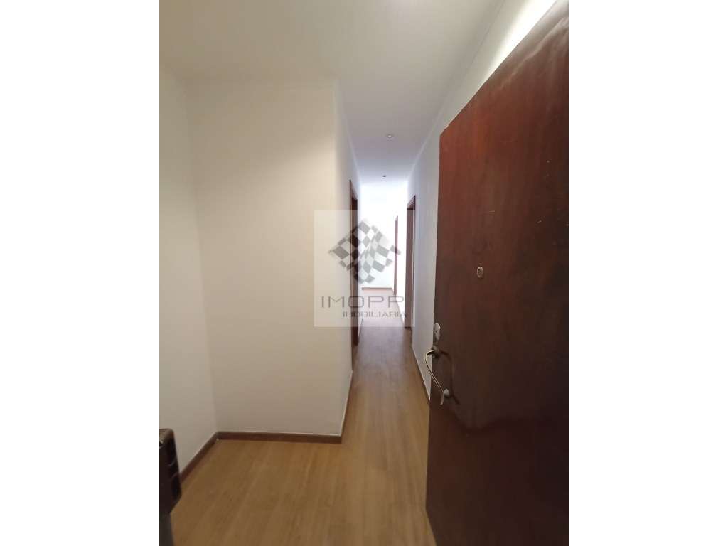 Espetacular T1 remodelado com logradouro em Benfica - Grande imagem: 3/27