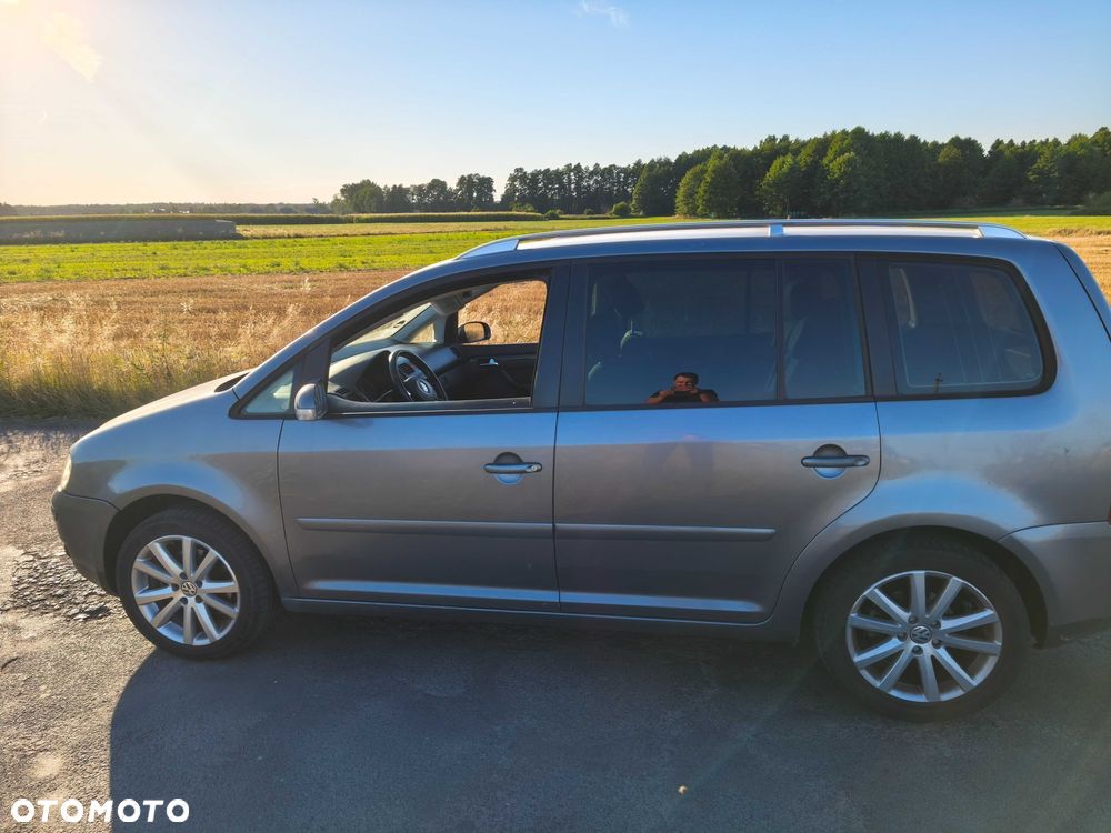 Volkswagen Touran - 1