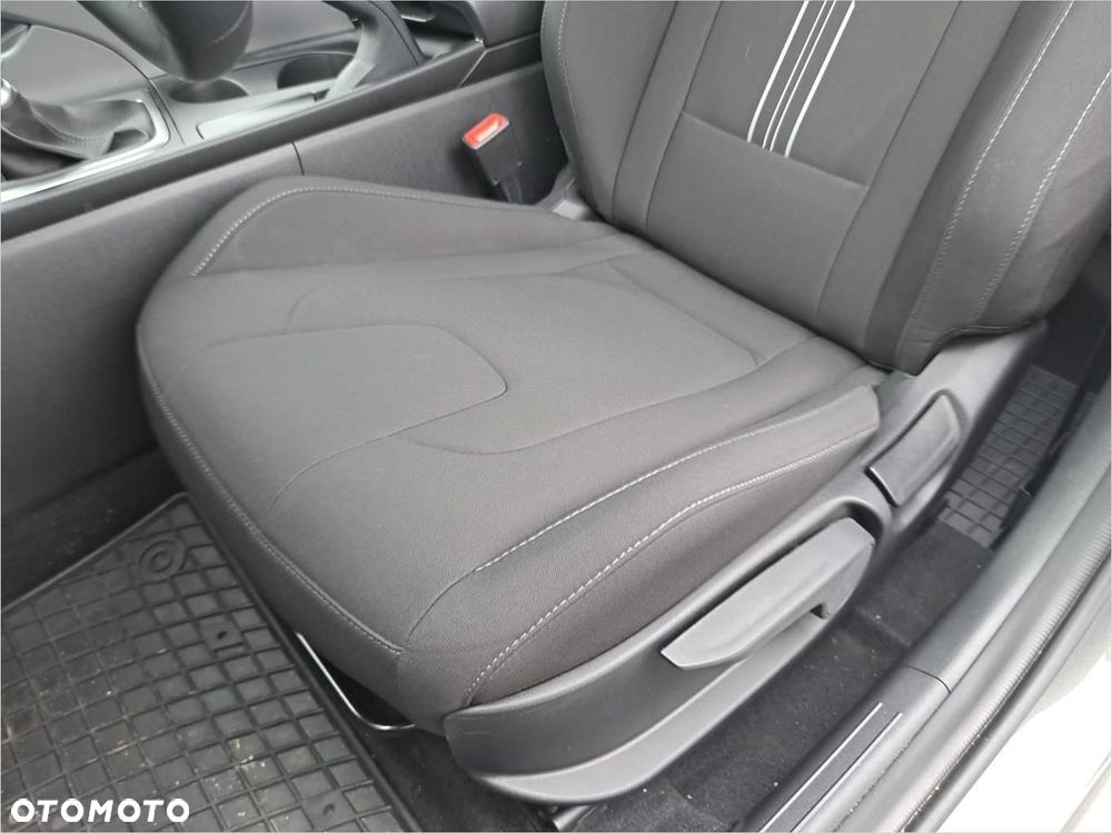 Hyundai Elantra - 12
