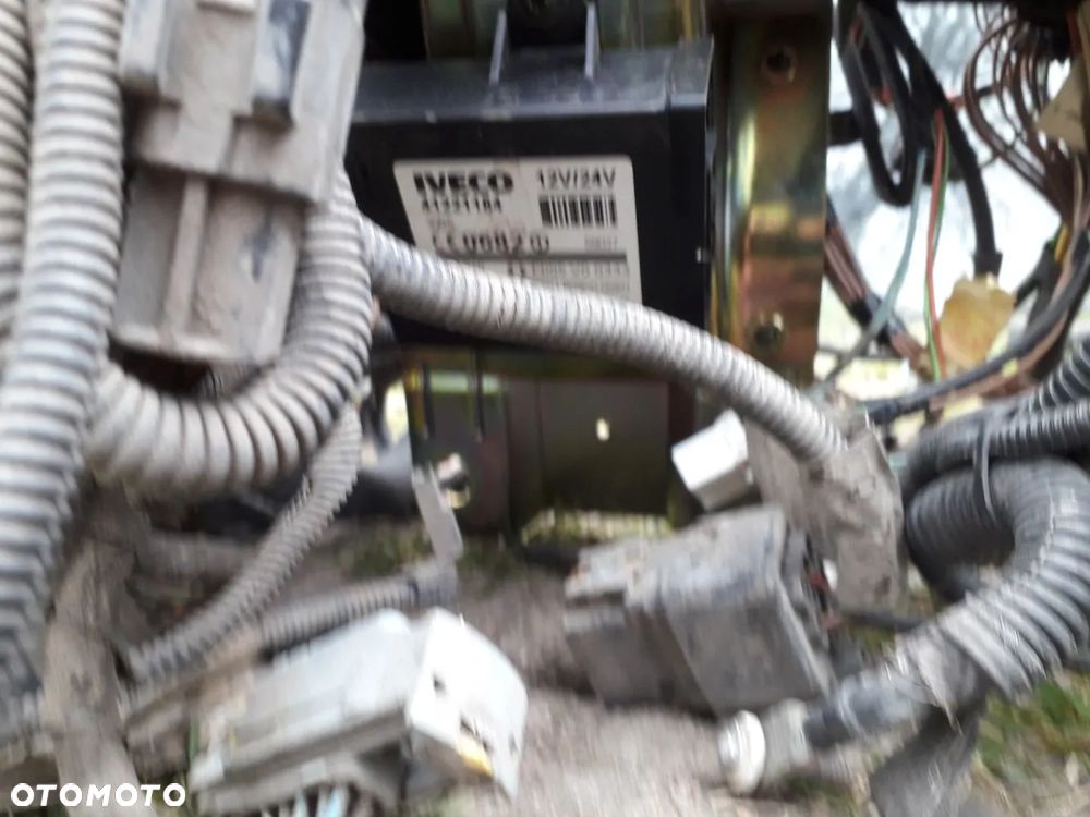 Iveco daily III 99-06r 35s12 35s17 2,3 3,0 drzwi wał resory elektryka zwrotnice pompa wysokiego ciśnienia elementy wnętrza skrzynka bezpieczników i inne części - 36
