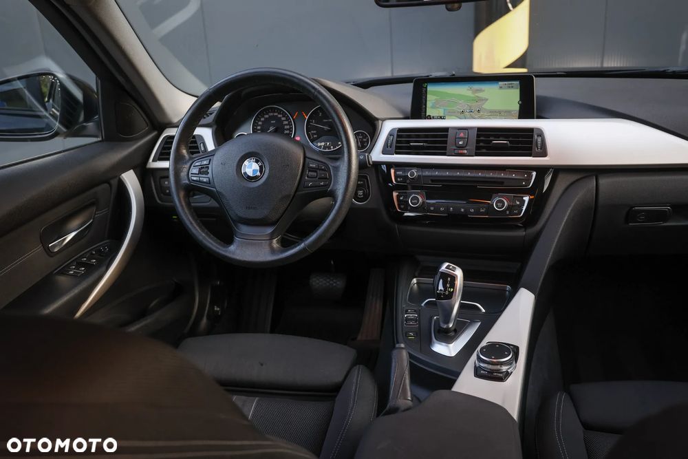 BMW Seria 3 320d xDrive Luxury Line sport - 27