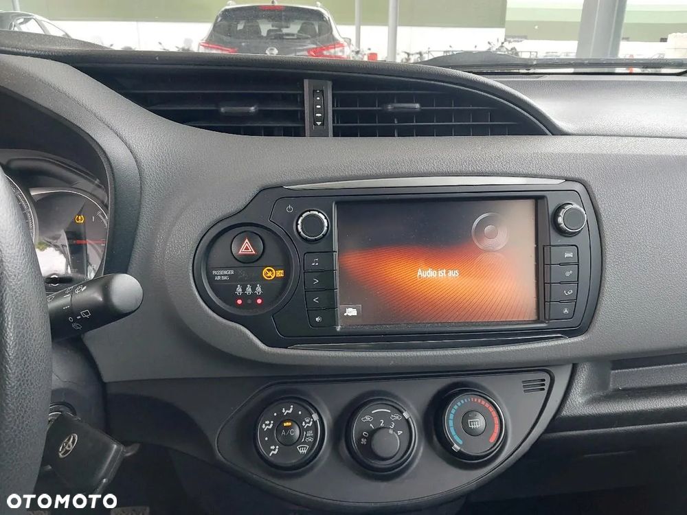 Toyota Yaris - 12