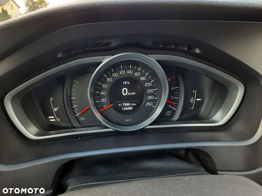 Volvo V40 D3 Momentum - 28