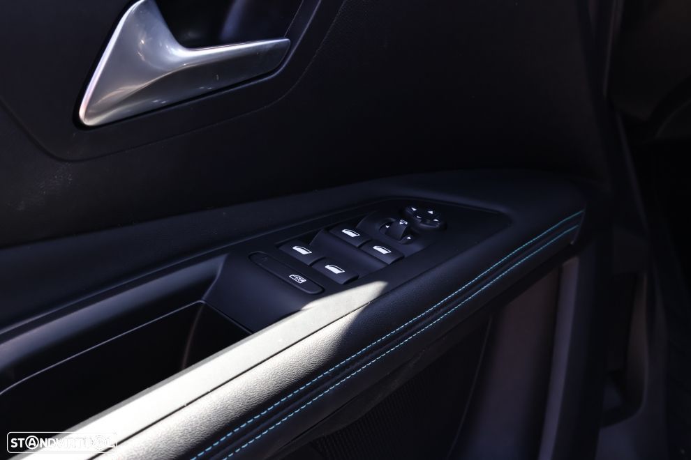 Peugeot 3008 1.6 Hybrid Allure Pack e-EAT8 - 16