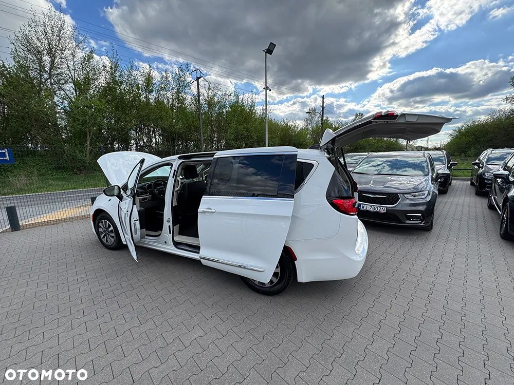 Chrysler Pacifica - 26