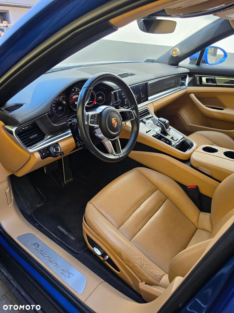 Porsche Panamera 4S - 9