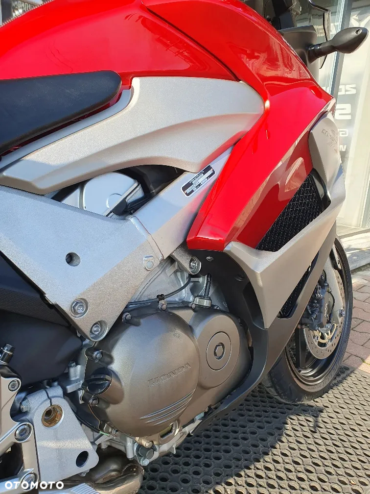 Honda VFR - 16