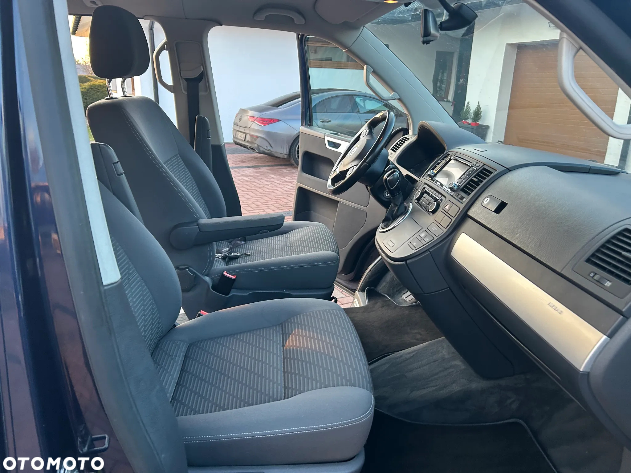Volkswagen Multivan - 12