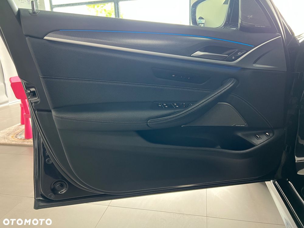 BMW Seria 5 520e M Sport sport - 27