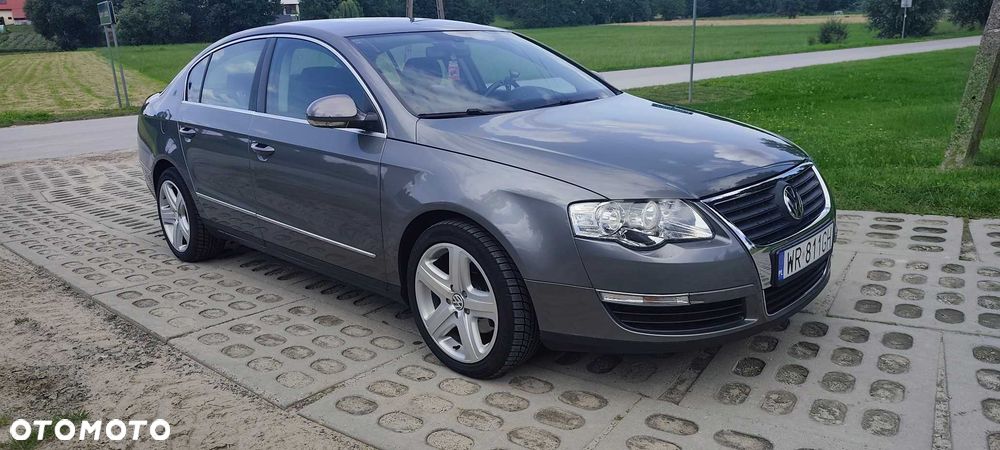 Volkswagen Passat - 1