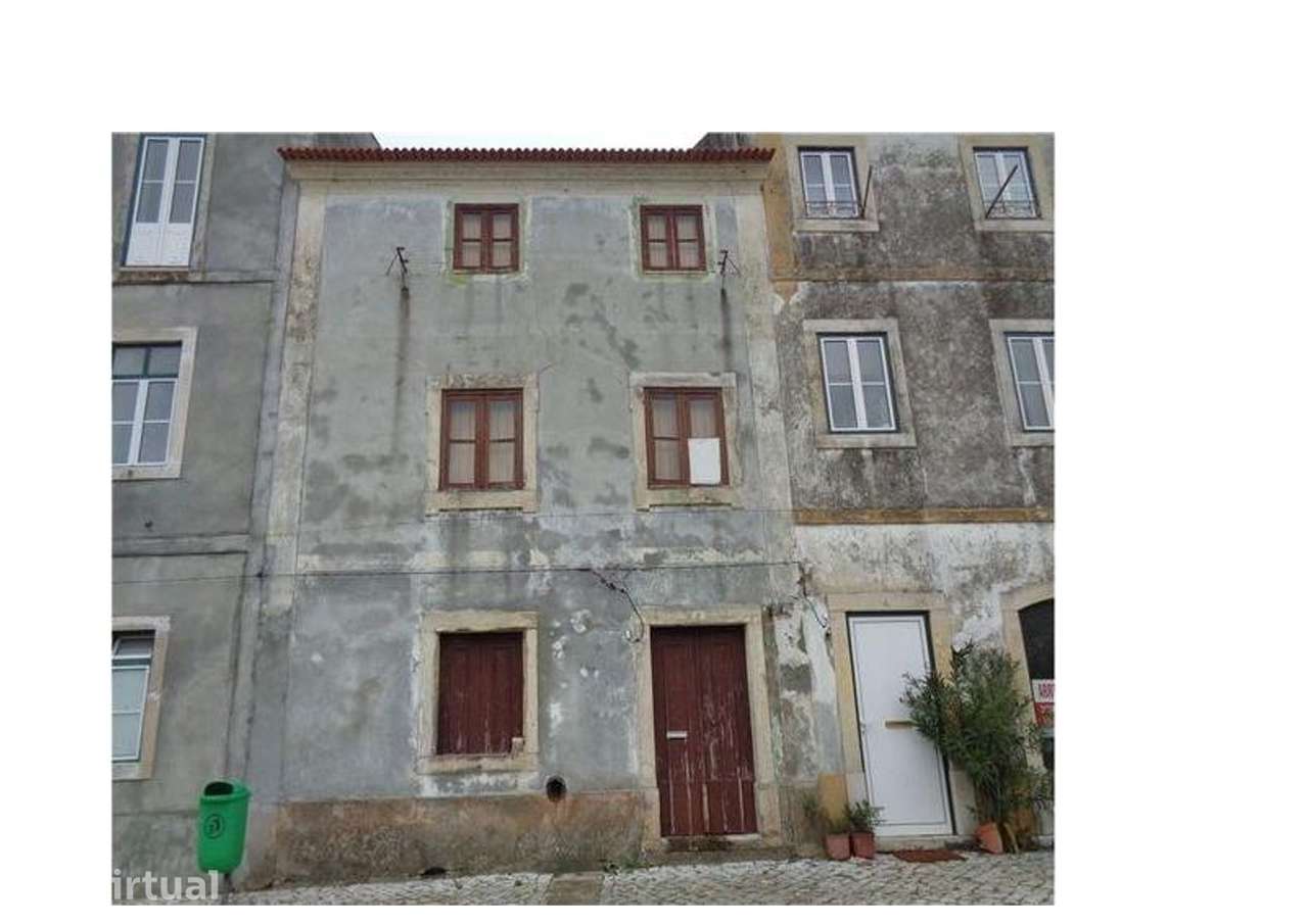 Prédio com 3 pisos no centro histórico de Soure, junto ao Castelo. - Grande imagem: 2/7