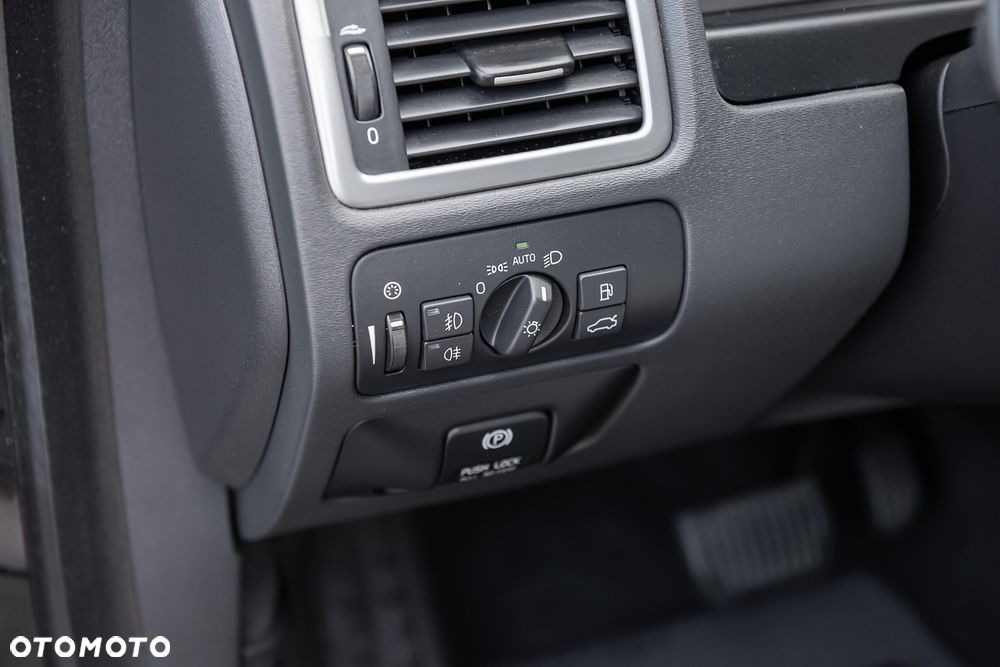 Volvo XC 70 D4 AWD Summum EU6 - 19