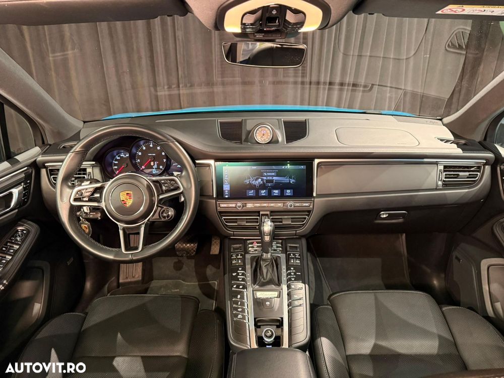 Porsche Macan - 24