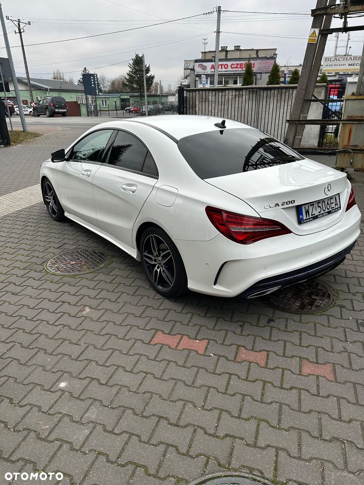 Mercedes-Benz CLA 200 7G-DCT - 4