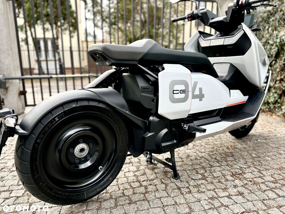 BMW CE 04 - 10